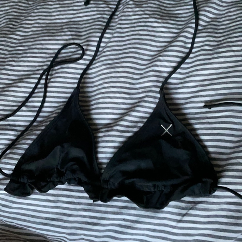 Boutine LA black bikini top